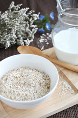 oat flakes in bowl