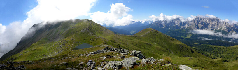 Fototapeta na wymiar karnische Alpen - Sattel