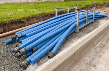 Flexible blaue Rohre f&uuml;r die Oberfl&auml;chenentw&auml;sserung