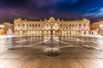 Place du Capitole in Toulouse, France. - obrazy, fototapety, plakaty