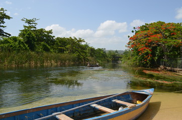 Boot am Fluss
