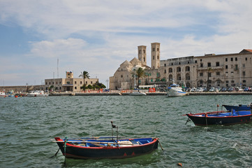 Obraz premium Molfetta, il porto e la cattedrale - Puglia
