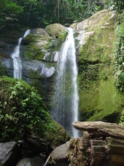 Fototapeta na wymiar Waterfall 1
