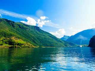 Fototapety  Turystyka i podróże. Góry i fiord w Norwegii.