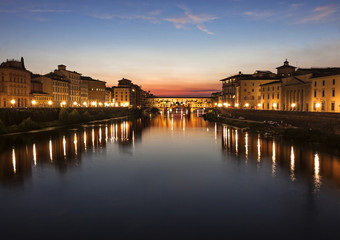 Fototapeta na wymiar view of ponte vecchio - florence, italy