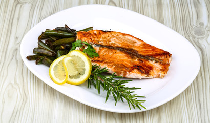 Grilled salmon with green beans