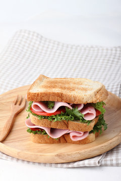 ham and vegetables sandwich