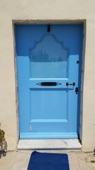 Une porte bleue