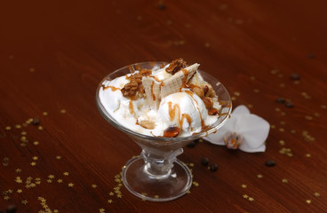 Vanilla ice cream with nuts