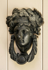 tête de femme bronze