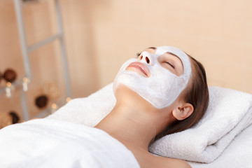 Obraz na płótnie Canvas Attractive woman having mask in spa salon 