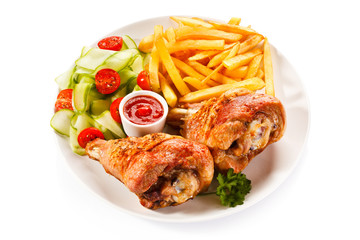 Grilled turkey thighs with chips and vegetables 