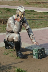 Связист с рацией (Павлодар, Казахстан) © Abakumov