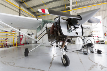 Naklejka premium Repairing small propeller airplane