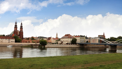 Widok Opola od strony rzeki Odra. © Stanisław Błachowicz