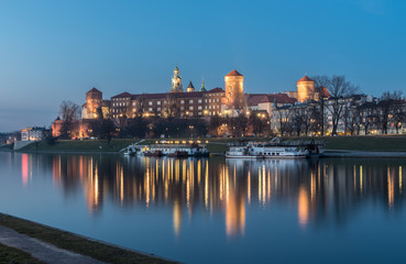 Fototapeta na wymiar Royal castle of the Polish kings on the Wawel hill, over the Vistula river in the evening