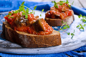 Toast with vegetables
