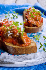 Toast with vegetables