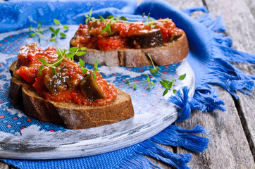 Toast with vegetables