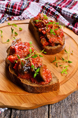 Toast with vegetables