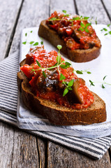 Toast with vegetables