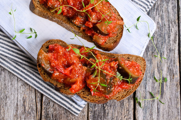 Toast with vegetables