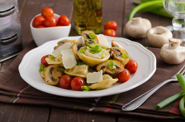 Tortellini stuffed with a mixture of vegetable spring