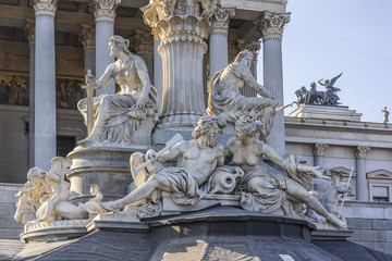 Obraz premium Athena Fountain near Austrian Parliament (1902). Vienna, Austria