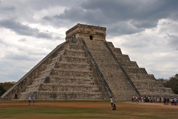 Fototapeta na wymiar La piramide di Chichen Itza - Messico