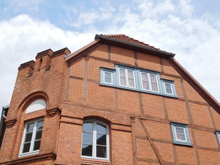 Fototapeta na wymiar Eckhaus Dachwohnung Altbau