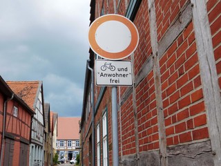 Radfahrer und Anwohner frei