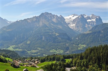 Fototapeta na wymiar Blick auf Hasliberg Wasserwendi, mit Berner Alpen