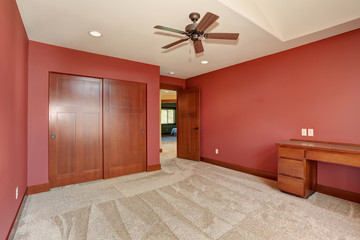Big unfurnished room with red interior.