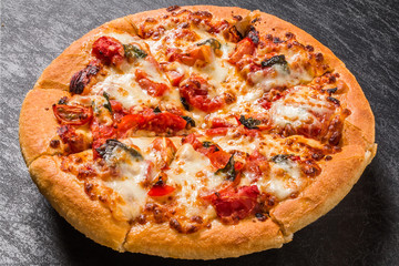 ピッツア　マルゲリータ Pizza Margherita Basilico