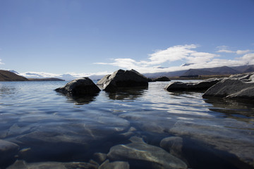 Agua transparente del lago Tekapo