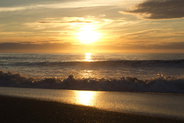 Puesta de sol en la playa de Hokitika, 