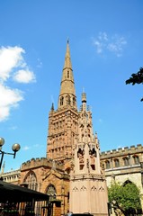 Fototapeta na wymiar Holy Trinity Church and the Coventry Cross.