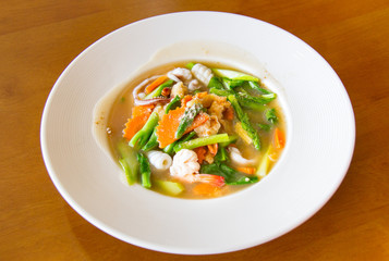 Fried noodle with seafood and broccoli