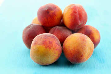 Fototapeta na wymiar Sweet ripe peaches on table close up