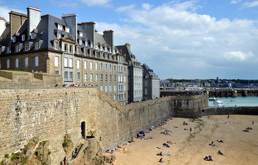 Fototapeta na wymiar View on the ancient village of Saint Malo, France