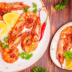 Fried shrimp with lemon and white wine