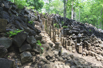 タイ北部プレー県の柱状節理