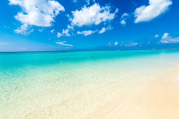Obraz na płótnie Canvas Beautiful sea and the white beach, Okinawa, Japan