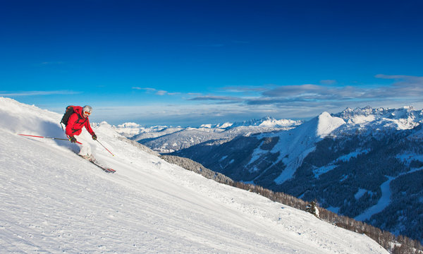 &Ouml;sterreich, Salzburg Land, Mitte der erwachsenen Mann Skifahren
