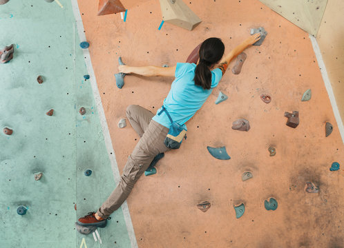 Free climber woman training indoor