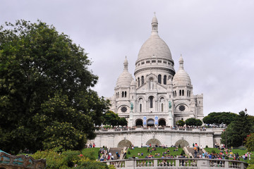 Fototapeta na wymiar Sacre Coeur cathedral in Paris, France
