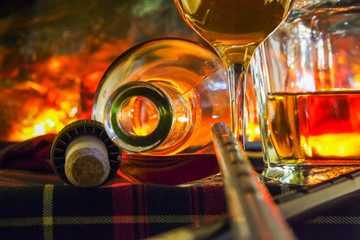 Whisky am Kaminfeuer mit irischer Flöte