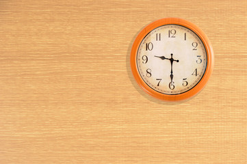 Clock showing 9:30 o'clock on a wooden wall