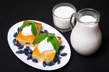 Fototapeta premium Appetizing cottage cheese casserole with berries and sour cream