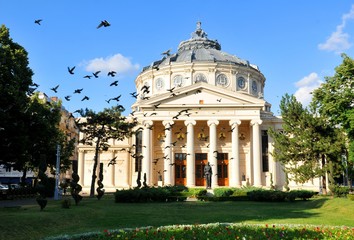 Fototapeta na wymiar Majestic architecture of the Romanian Athenaeum in Bucharest, Romania